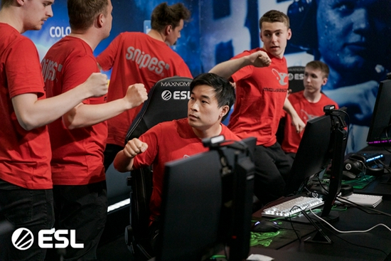 LOL S15小组赛省队CFO遭HLE战队零封分析